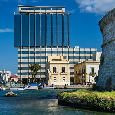 מלון Bellavista Club-caroli 3*