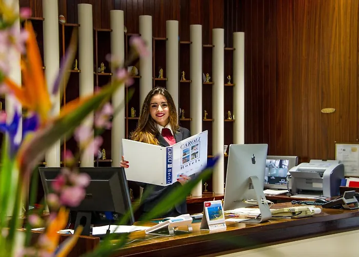 מלון Bellavista Club-caroli 3*